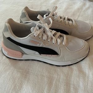 womens sneakers